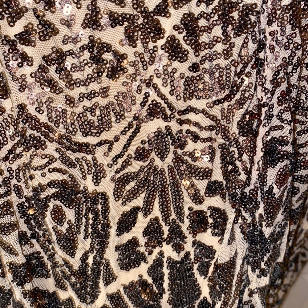 Beautiful gown only wore once - Picture 5 of 5